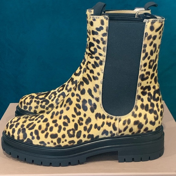 SOLD- Gianvito Rossi Chelsea Boot 39.5 - Picture 2 of 6